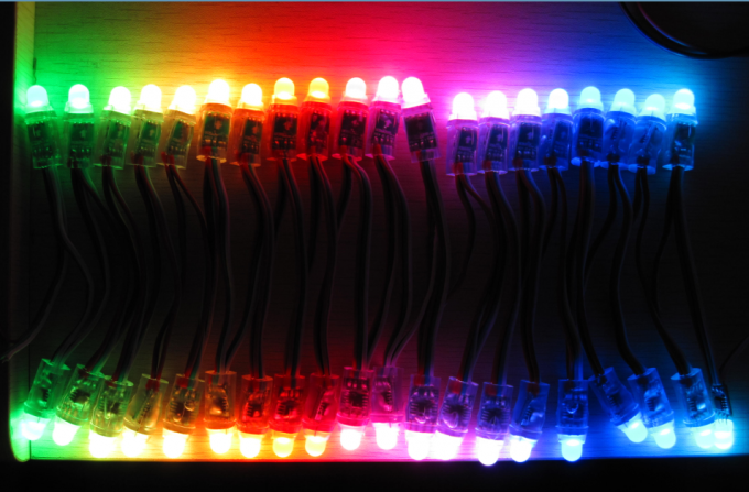 muestras de publicidad al aire libre llevadas programables del colorchange de la señalización del bedrahtet de 5V 12m m RGB LED que construyen el decoraion
